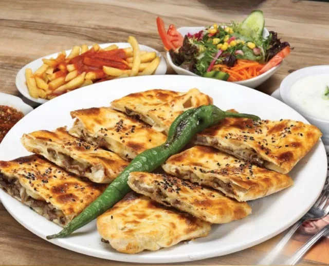 Kapalı Dönerli Pide
