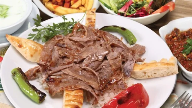 Pilav Üstü Döner
